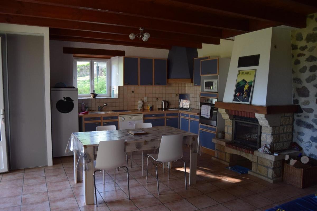 4 Personnes Dans Le Cantal Animaux Bienvenus Ferienhaus