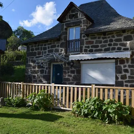 Gite 4 Personnes Dans Le Cantal Animaux Bienvenus Lascelle Exterior foto
