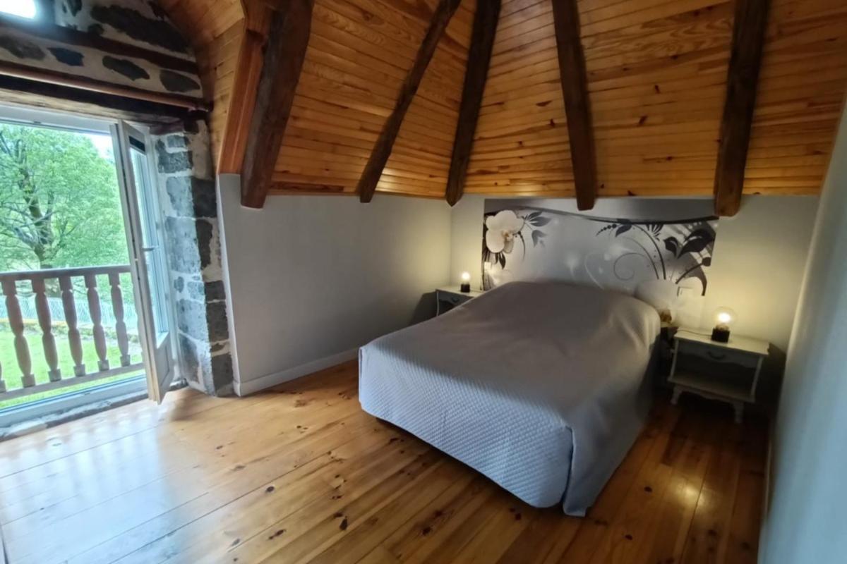 4 Personnes Dans Le Cantal Animaux Bienvenus * Lascelle